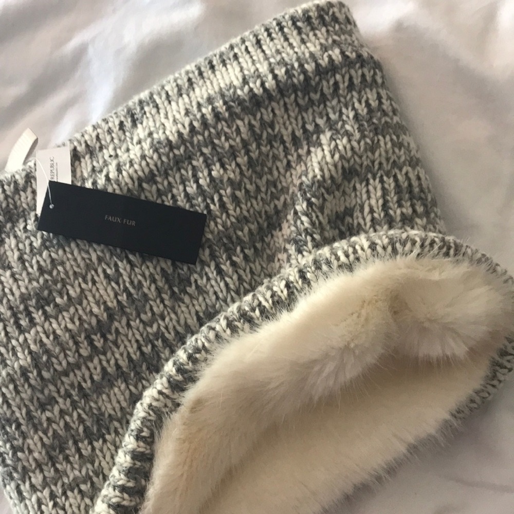 NWT Faux Fur and knit tube scarf
